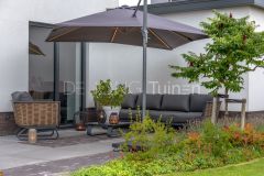 Tuinset met parasol in tuin Hendrik-Ido-Ambacht