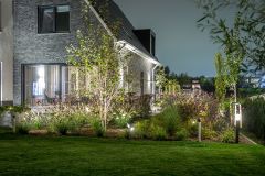 Sfeervolle plantvakken in villatuin Papendrecht