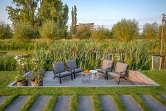 Villatuin met vlonderterras in Papendrecht