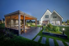 Staptegels in het gazon in Papendrecht