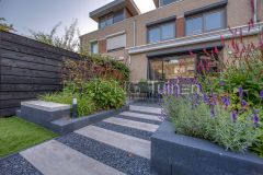 Praktisch ingerichte tuin met kindvriendelijke indeling