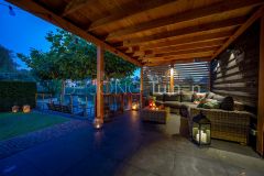 Strakke overkapping met shutters in Papendrecht