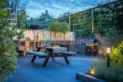 Gezellige hoek met picknicktafel in Papendrecht