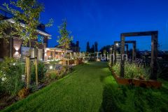 Vrijstaande woning met design elementen in tuin Papendrecht