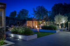 Verhoogde plantenbakken in tuin Papendrecht