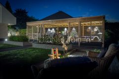 Luxe overkapping met shutters voor privacy