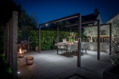 Moderne tuin met pergola in Papendrecht
