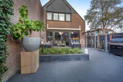 Tuin met design pot Ridderkerk