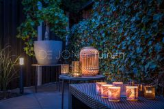 Decoratie met kaarsjes in tuin Ridderkerk