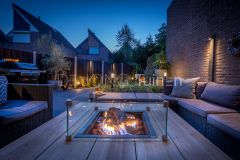 Sfeervolle vuurhaard in tuin Ridderkerk