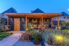 Bloeiende beplanting in Papendrechtse tuin