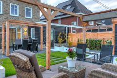 Tuin met design pergola's in Papendrecht