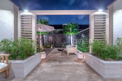 Ibiza style tuin Papendrecht hele tuin avond