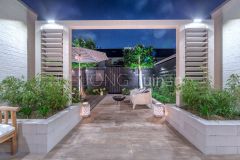 Ibiza style tuin Papendrecht hele tuin avond