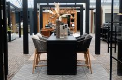 Roostr buitenkeuken bartafel met barkrukken