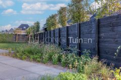 Strakke tuin Papendrecht zwarte schutting