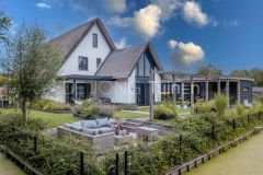 Zithoek in luxe grote tuin Papendrecht