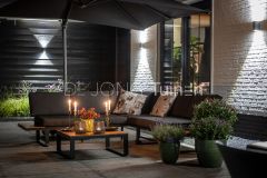 Strakke tuin met diverse loungeplekken in Papendrecht