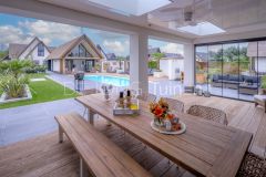 Realisatie Luxe Ibiza style tuin Papendrecht tuintafel