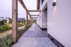 Ibiza style tuin Papendrecht houten balken