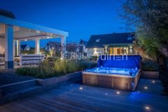 Vlonderterras met verlaagde jacuzzi